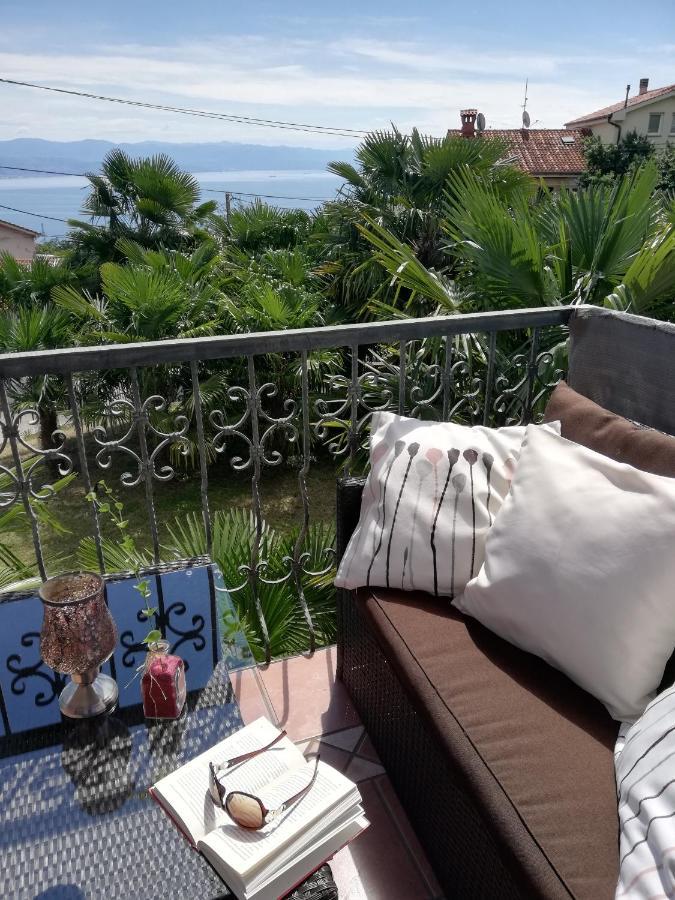 Villa Laurea Ловран Екстериор снимка