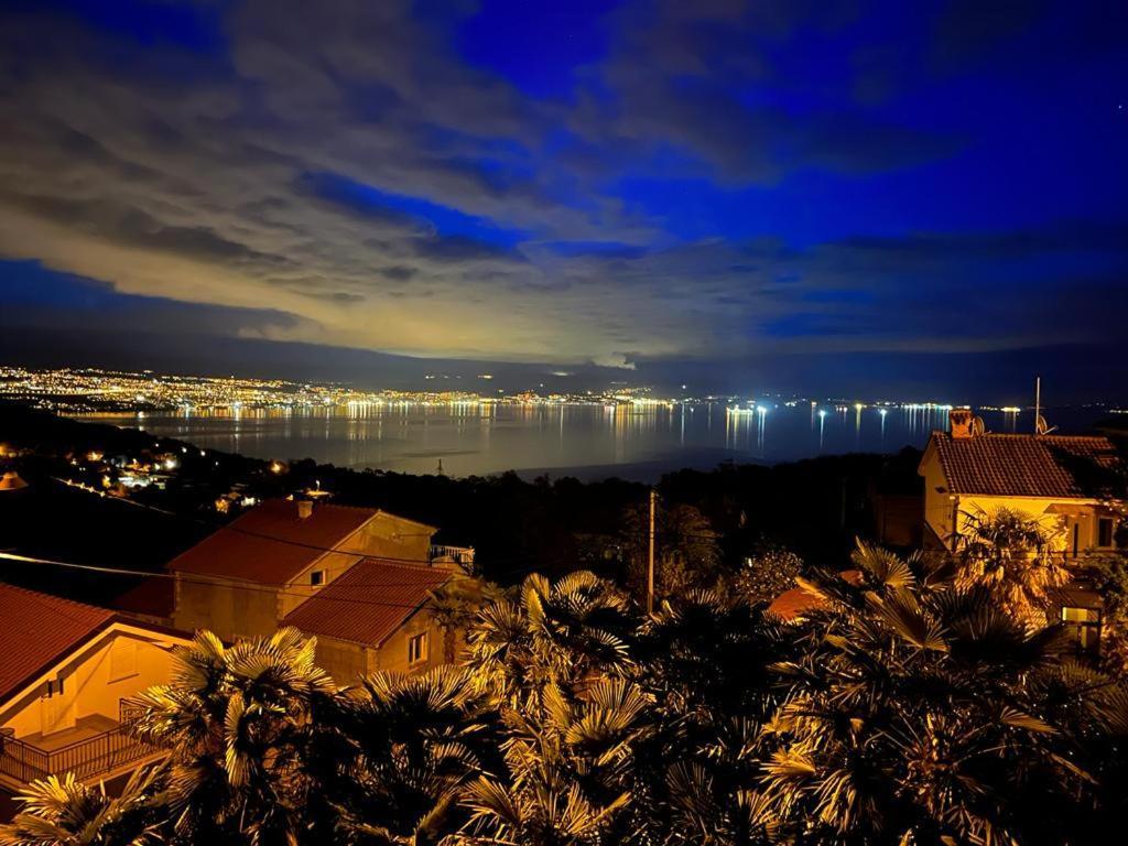 Villa Laurea Ловран Екстериор снимка