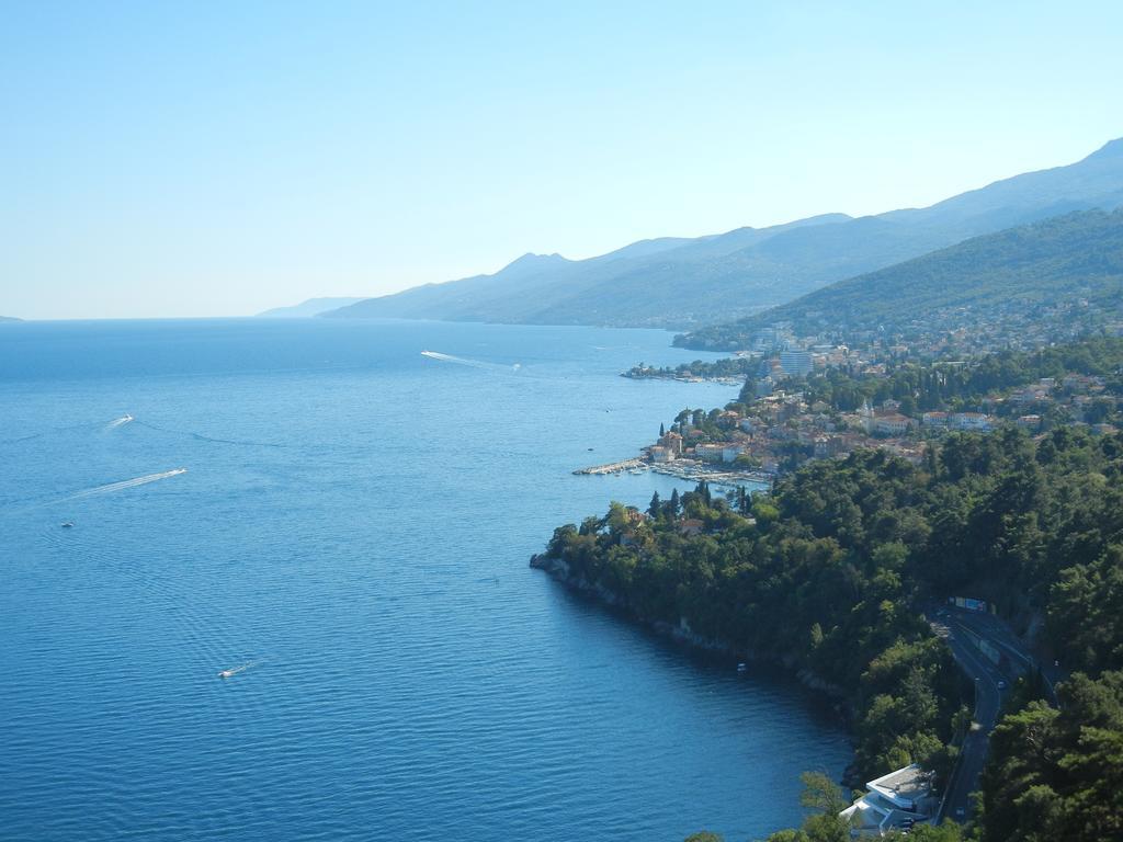 Villa Laurea Ловран Екстериор снимка